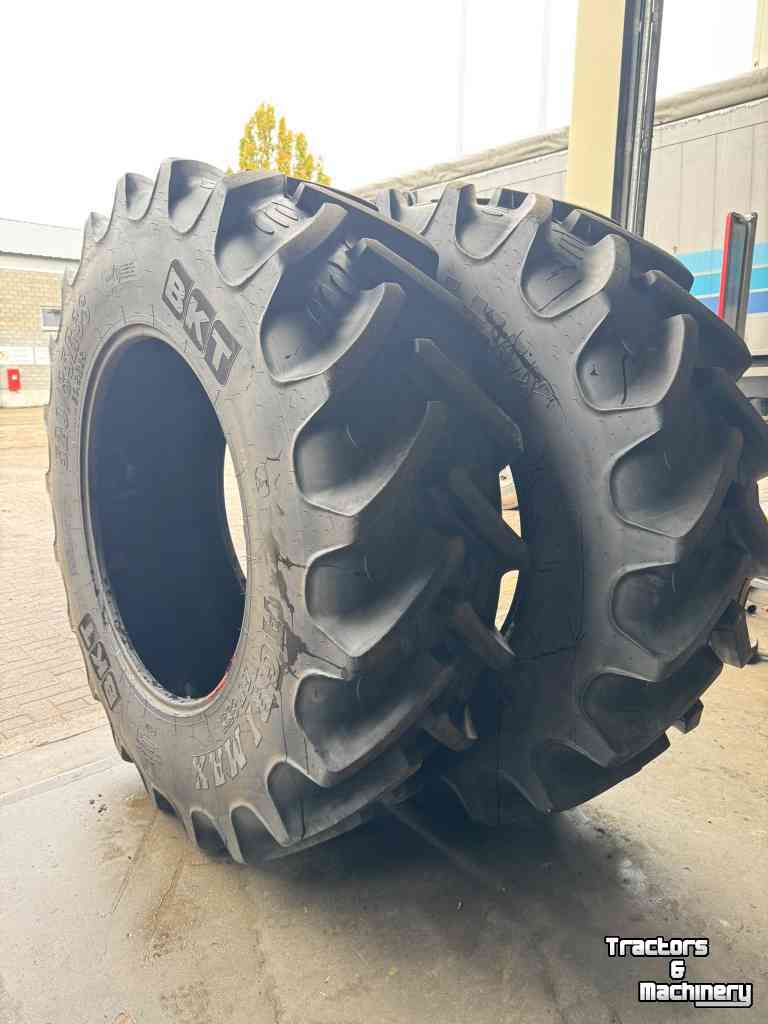 Wheels, Tyres, Rims & Dual spacers BKT 520/85R38 (20.8R38)