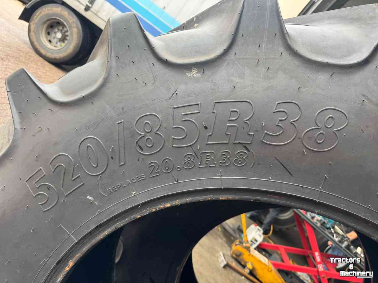 Wheels, Tyres, Rims & Dual spacers BKT 520/85R38 (20.8R38)
