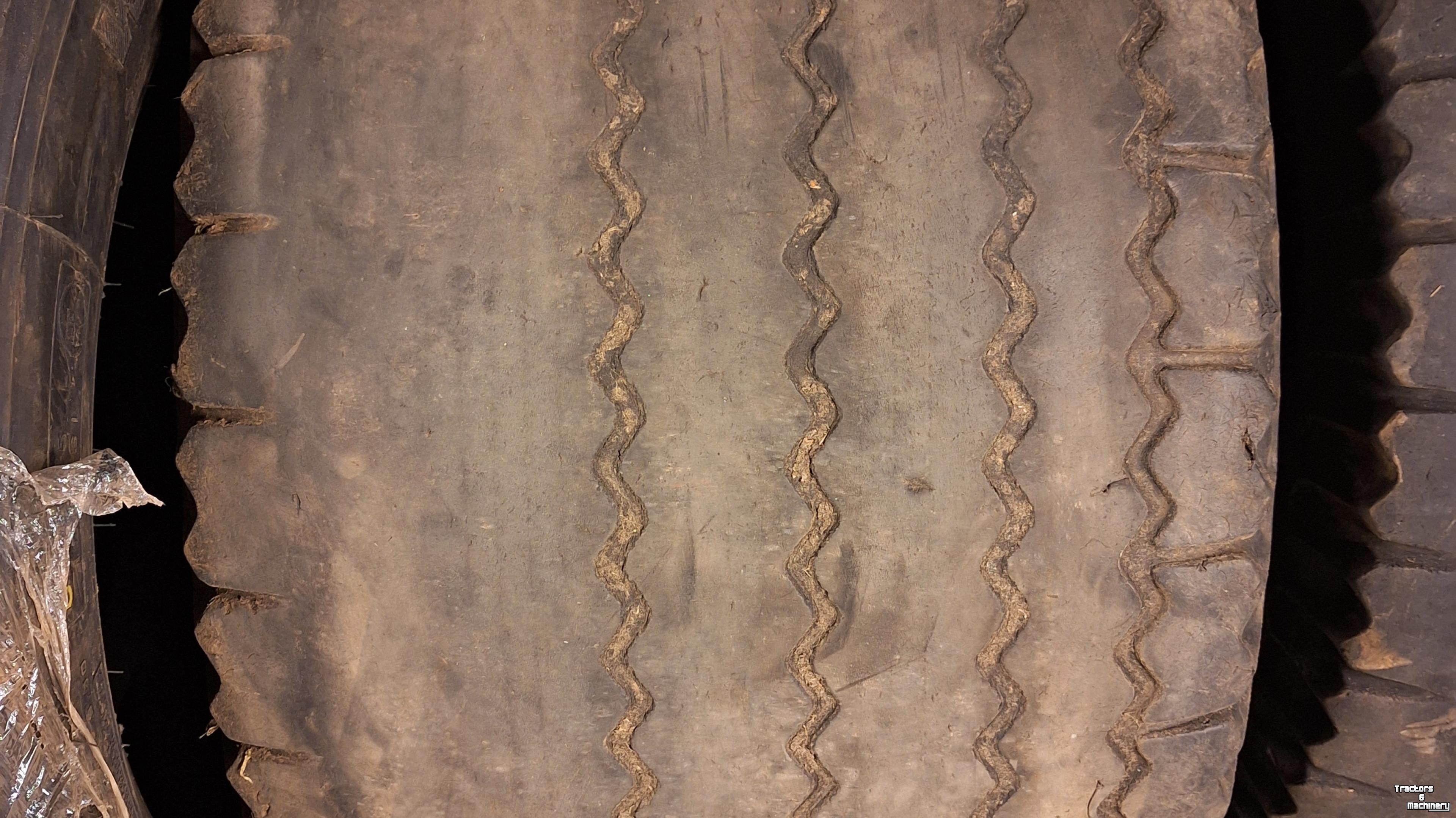 Wheels, Tyres, Rims & Dual spacers Vredestein VREDESTEIN 500/50X17 BUITENBAND
