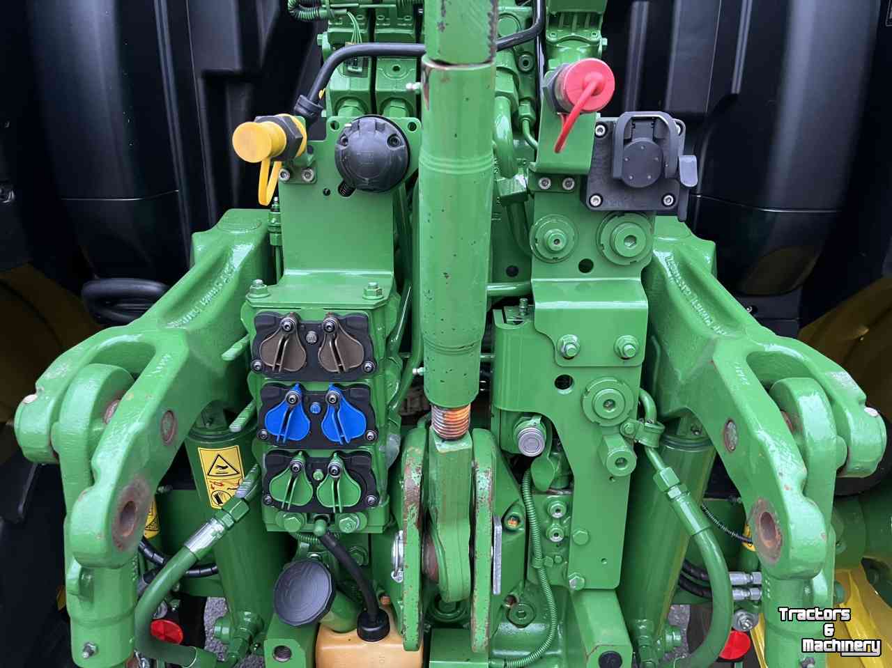 Tractors John Deere 6130R 50KM AP met frontlader