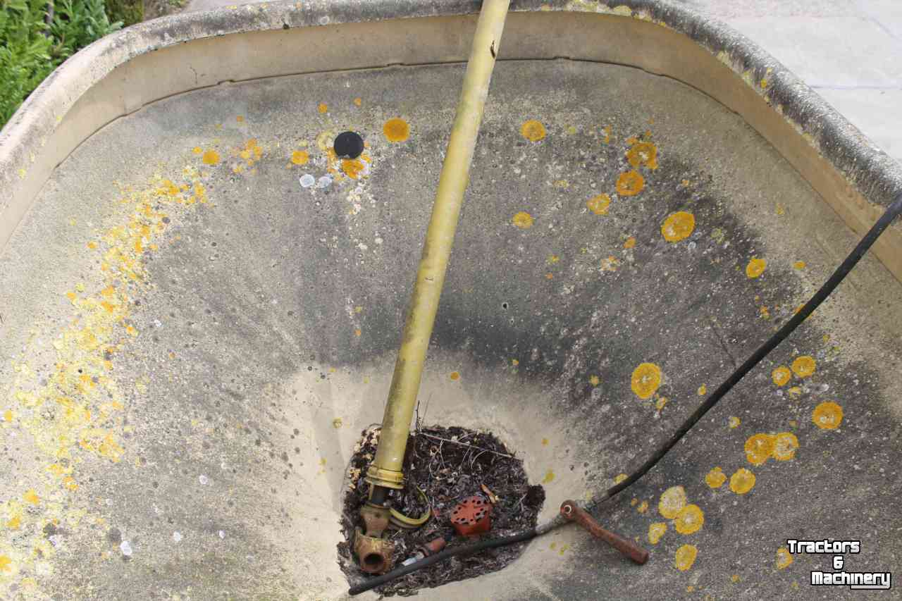 Fertilizer spreader Vicon Pendelstrooier op wielstel