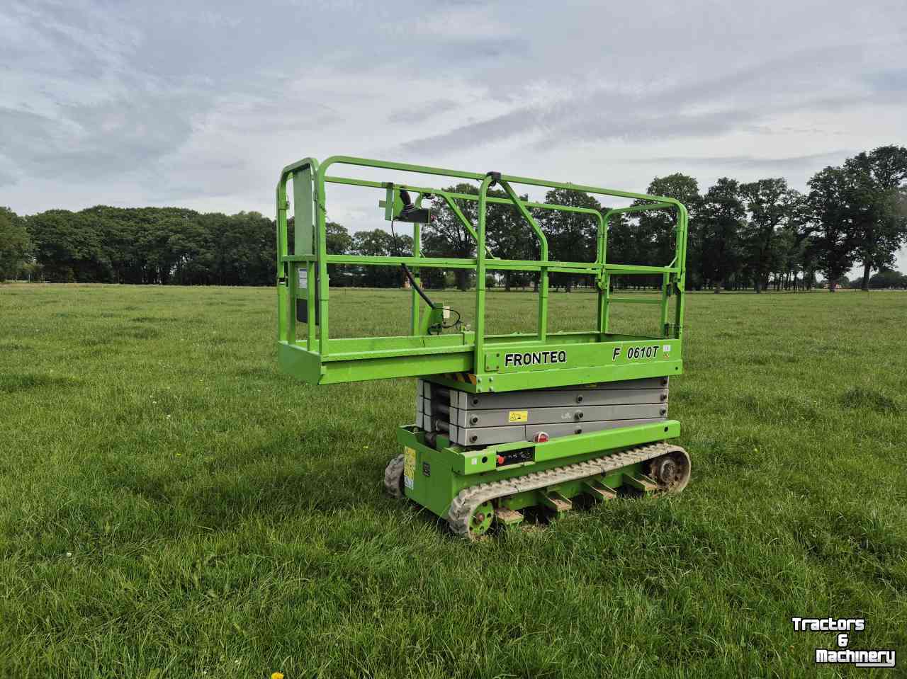 Articulated platforms  Fronteq FS0610T Schaar hoogwerker rups