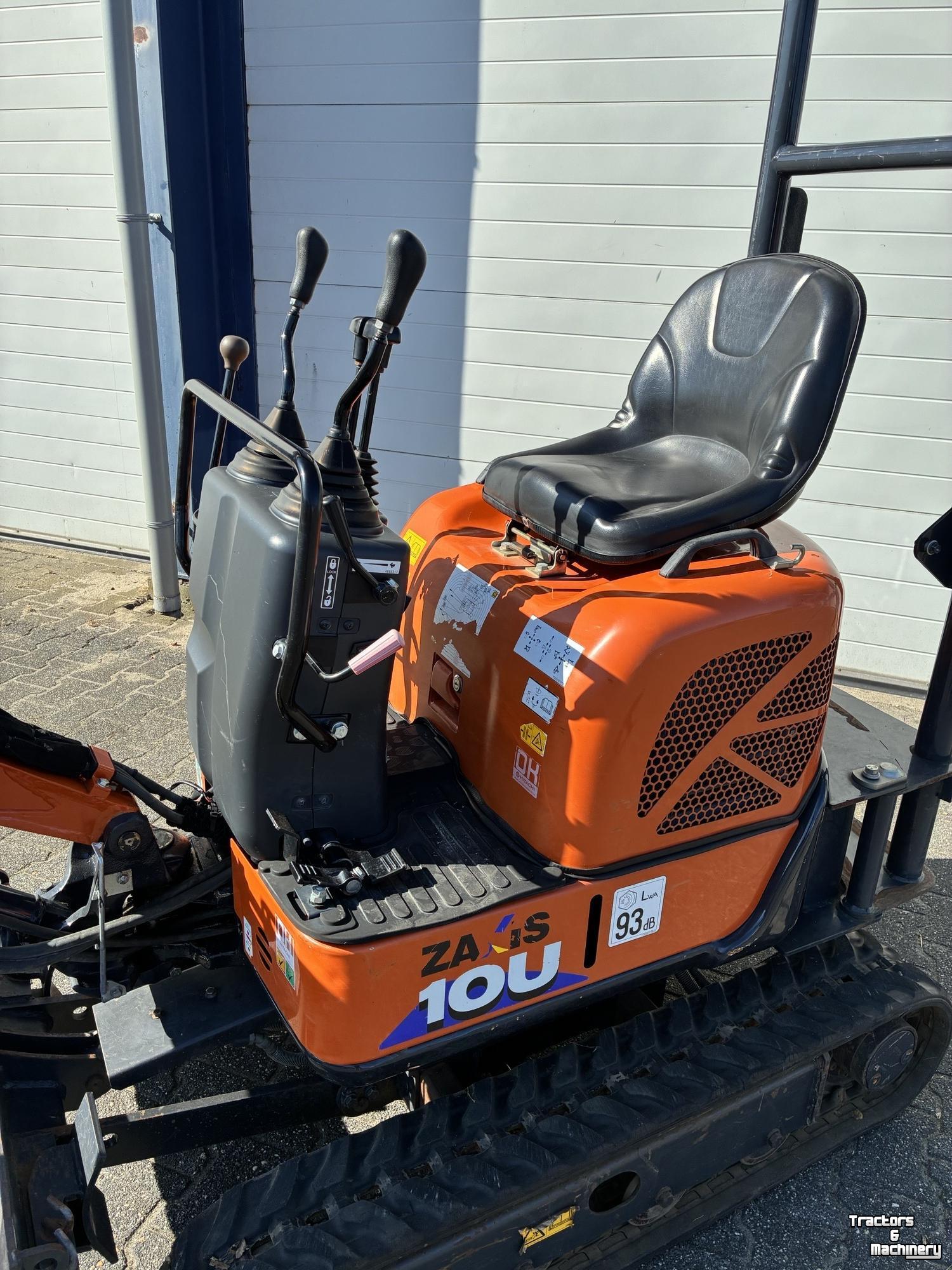 Excavator mobile Hitachi 10U-6
