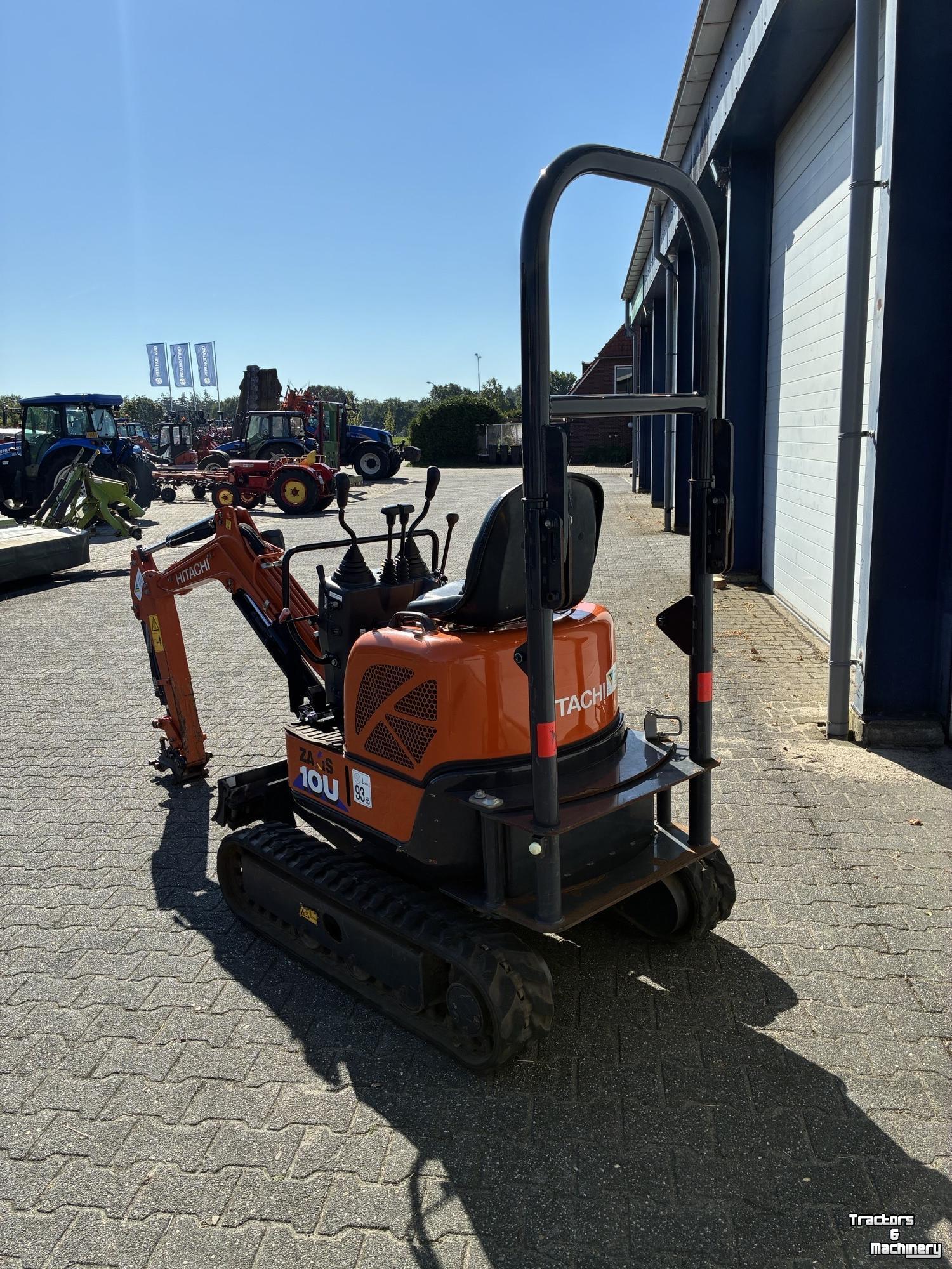 Excavator mobile Hitachi 10U-6