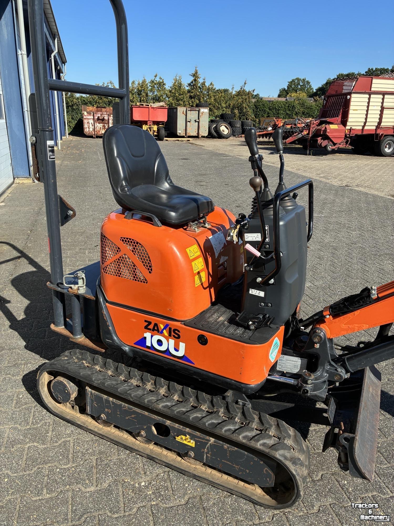 Excavator mobile Hitachi 10U-6