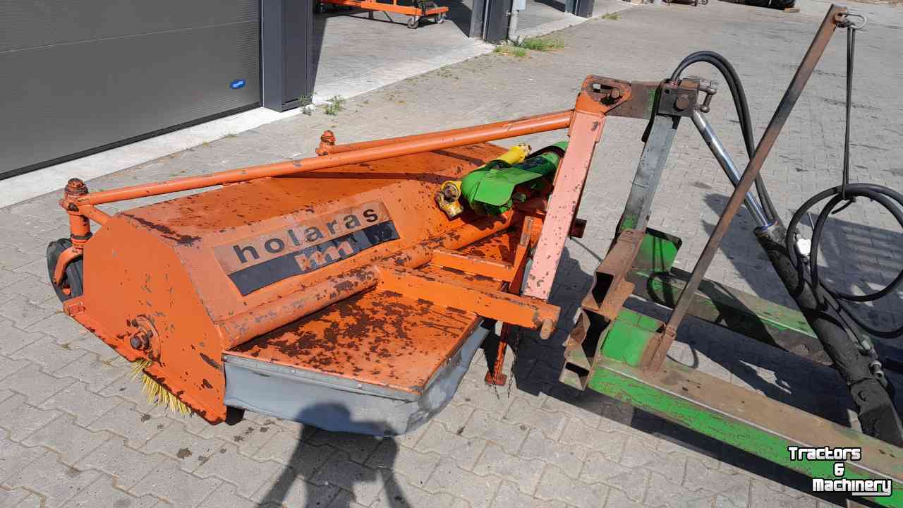 Sweepers and vacuum sweepers Holaras Veegmachine