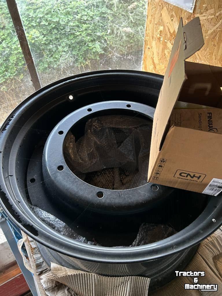 Wheels, Tyres, Rims & Dual spacers  Zwarte Velgen W16L x 28