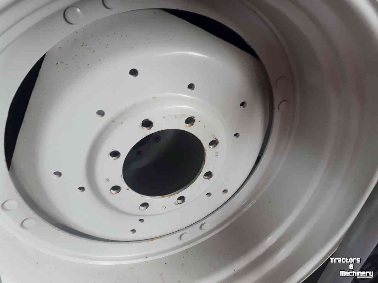 Wheels, Tyres, Rims & Dual spacers BKT 580/70r38 en 480/70r38