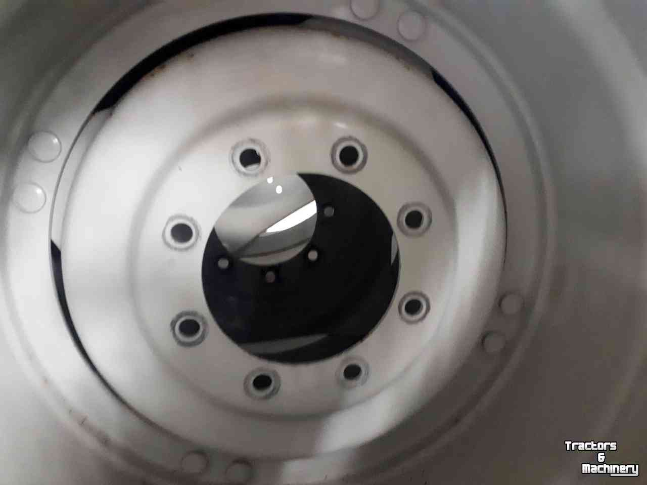 Wheels, Tyres, Rims & Dual spacers BKT 580/70r38 en 480/70r38