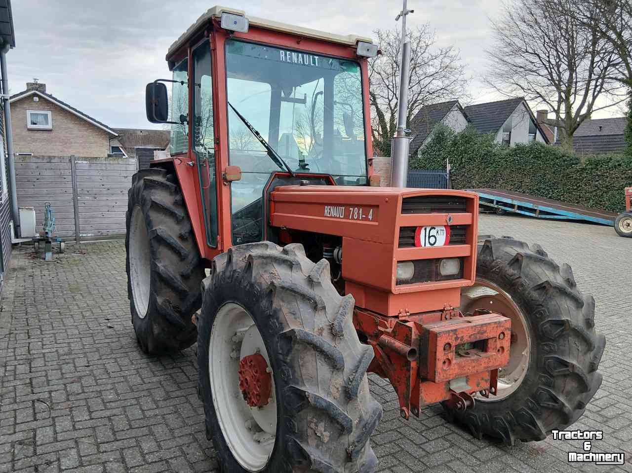 Tractor Renault 781-4