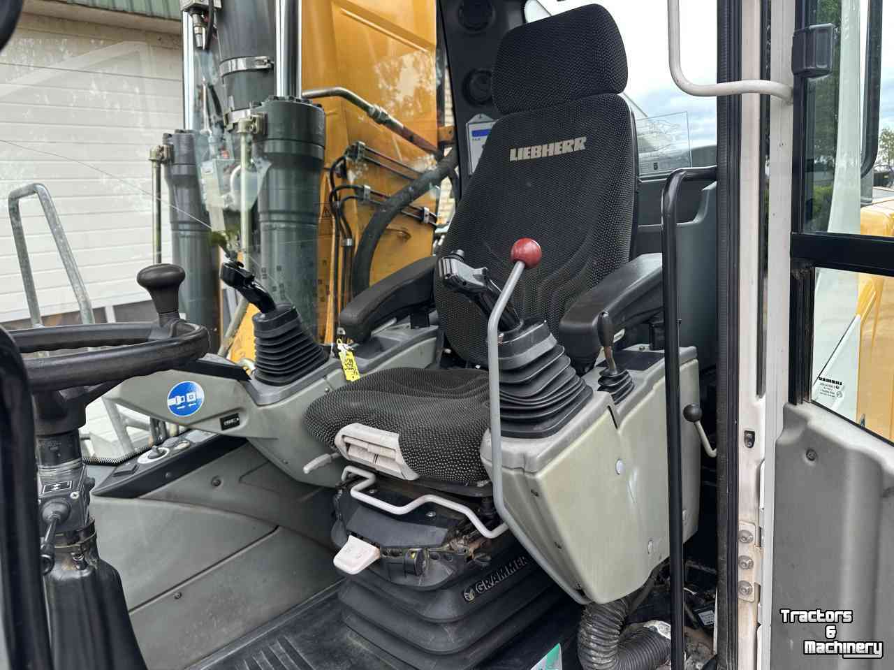 Excavator mobile Liebherr A916 met draaikantelstuk