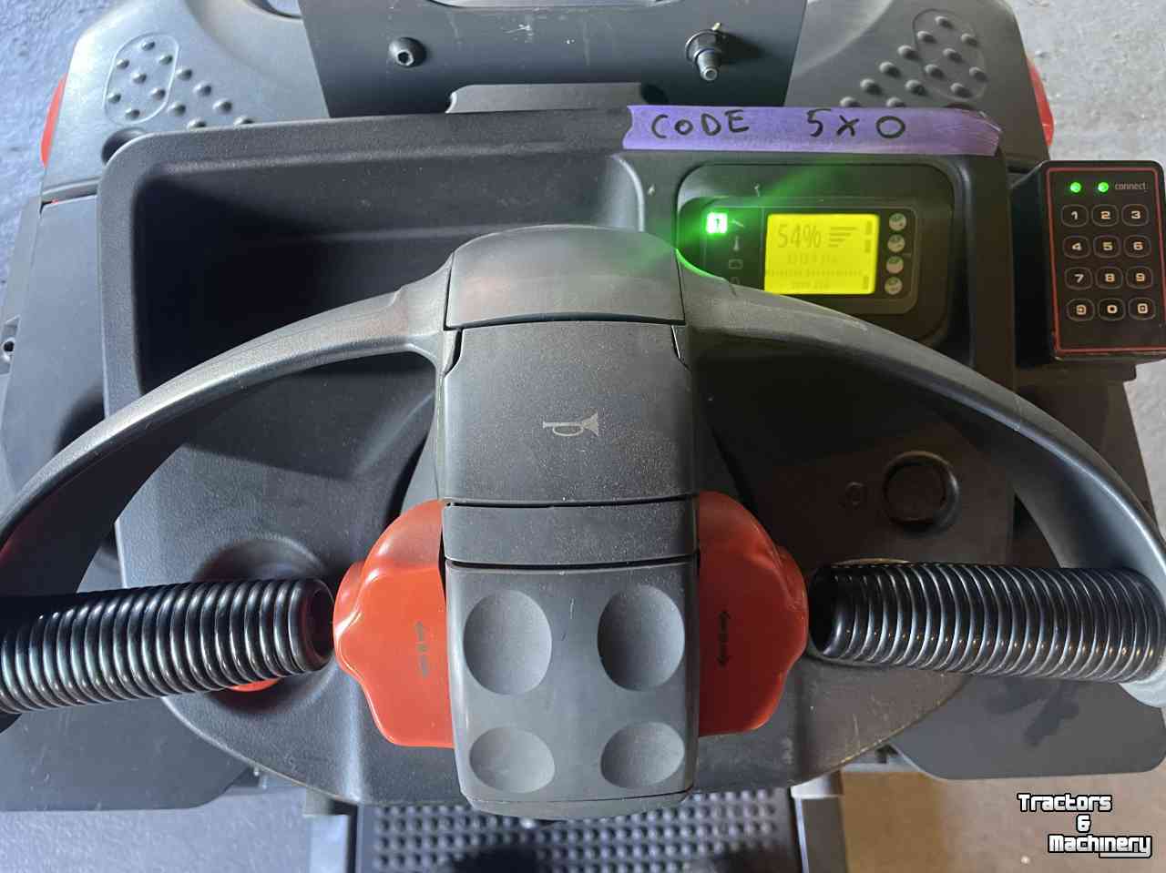 Other transport and industrial equipment and accessories Linde P30 Terminal tractor electric