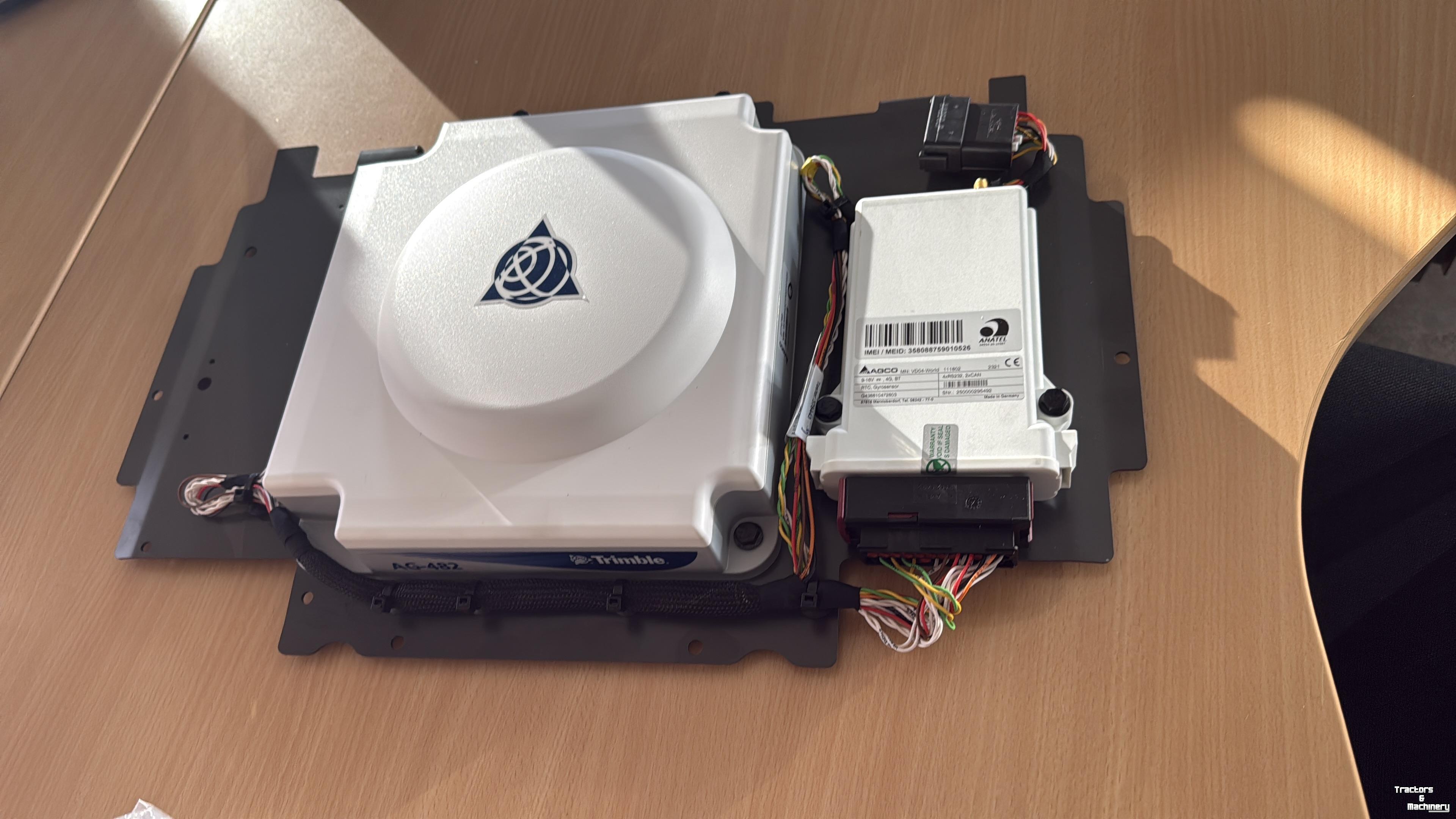 GPS steering systems and attachments Fendt Trimble dakplaat 482 met modem Egnos ontvangst