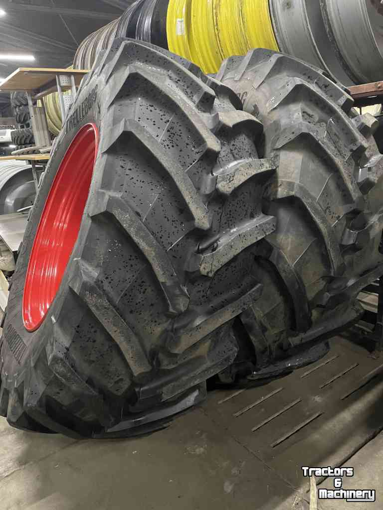 Wheels, Tyres, Rims & Dual spacers Trelleborg TRELLEBORG 710/70R42 met 600/70R30 OP FENDT VELG 90%