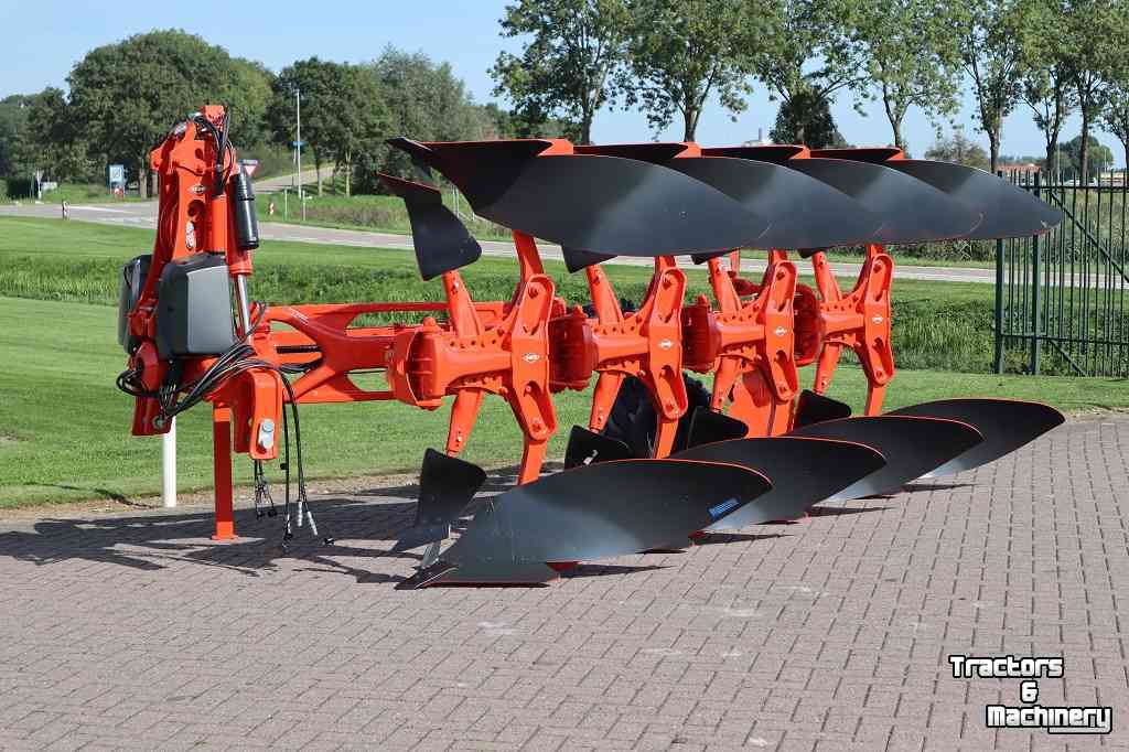 Ploughs Kuhn VARIMASTER L ON LAND