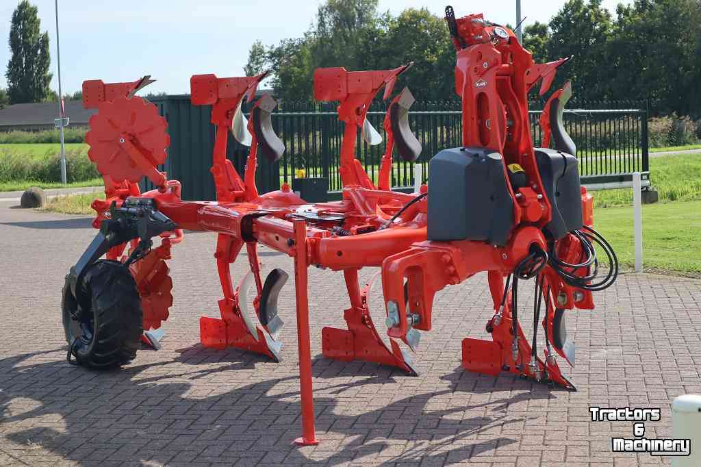 Ploughs Kuhn VARIMASTER L ON LAND