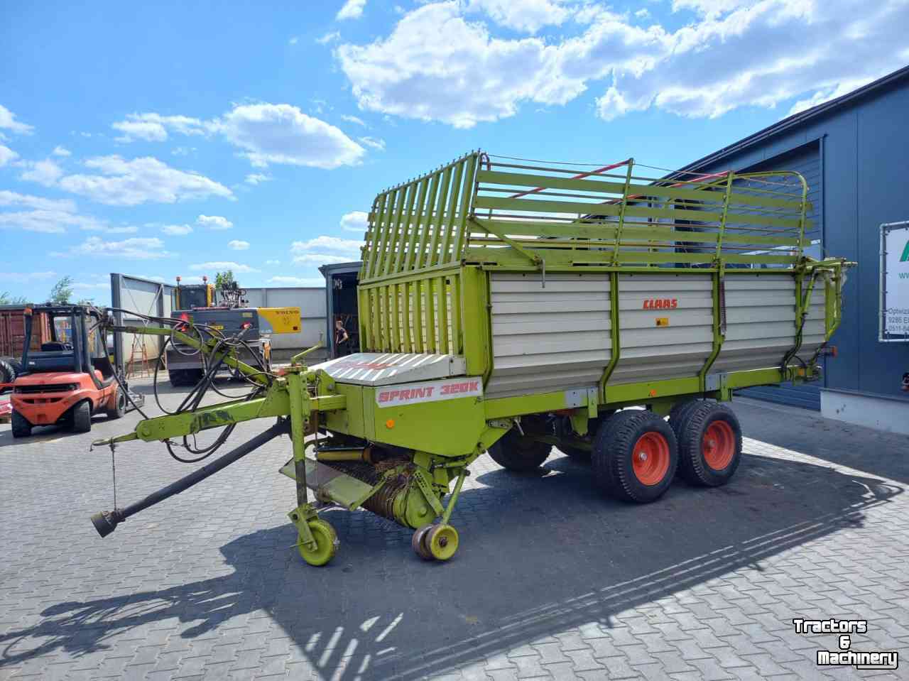 Self-loading wagon Claas Sprint 320 K stalvoeren !