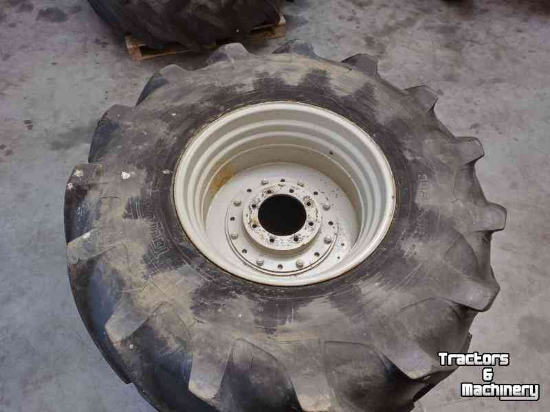 Wheels, Tyres, Rims & Dual spacers Taurus 30.5 R32