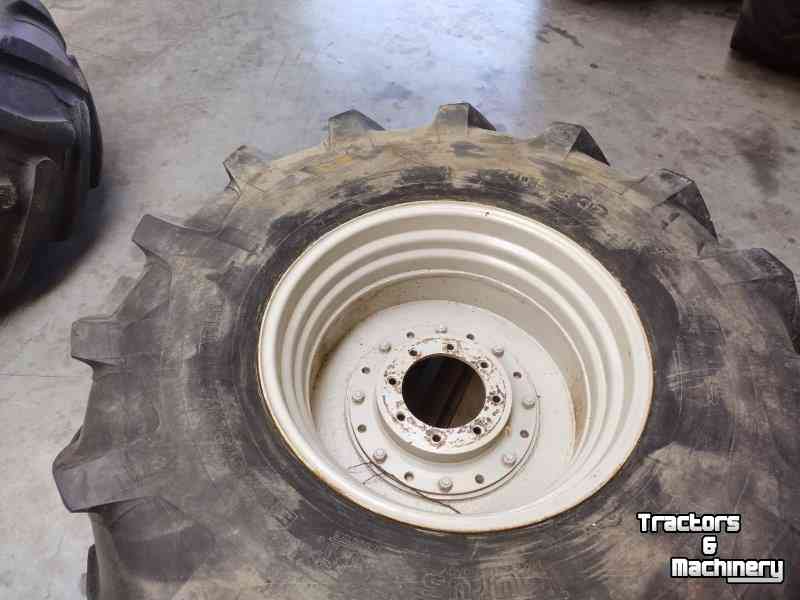 Wheels, Tyres, Rims & Dual spacers Taurus 30.5 R32