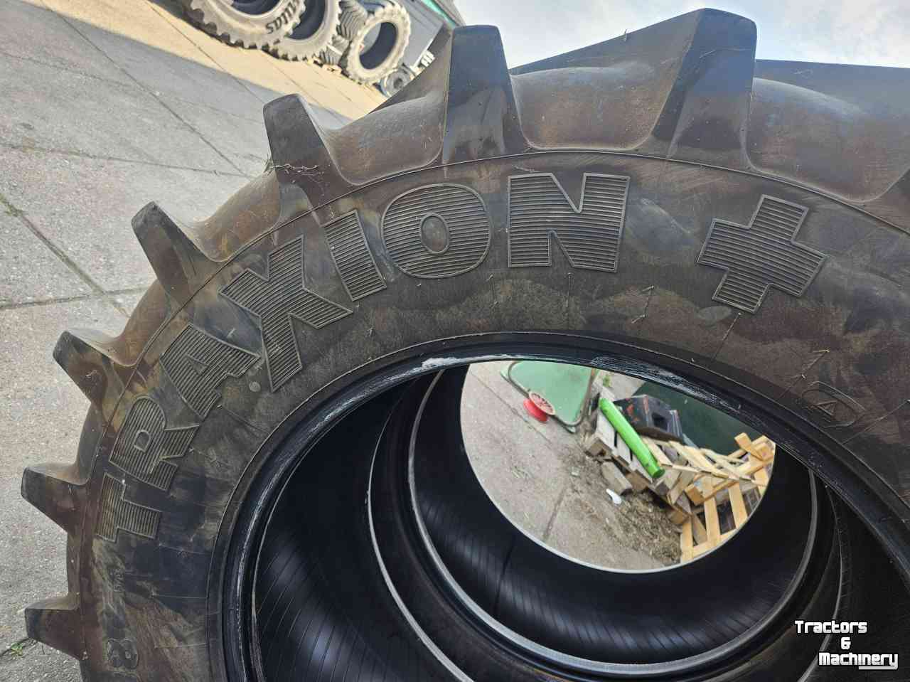 Wheels, Tyres, Rims & Dual spacers Vredestein 650/65R38 Traxion+ 50 mm profiel