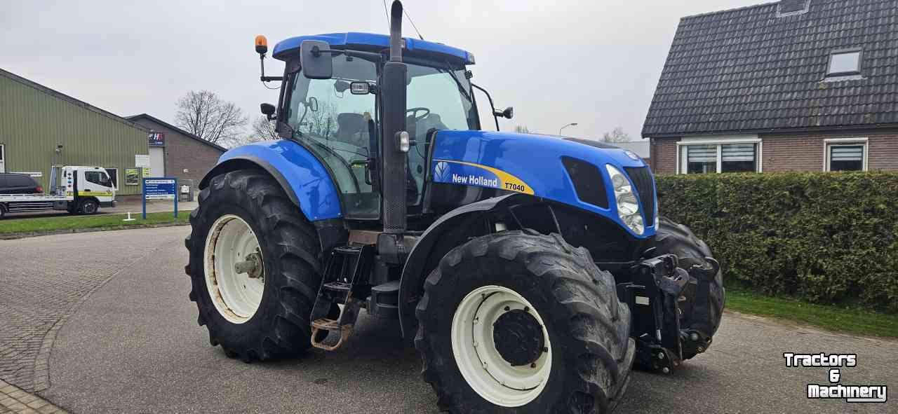 Tractors New Holland T7040
