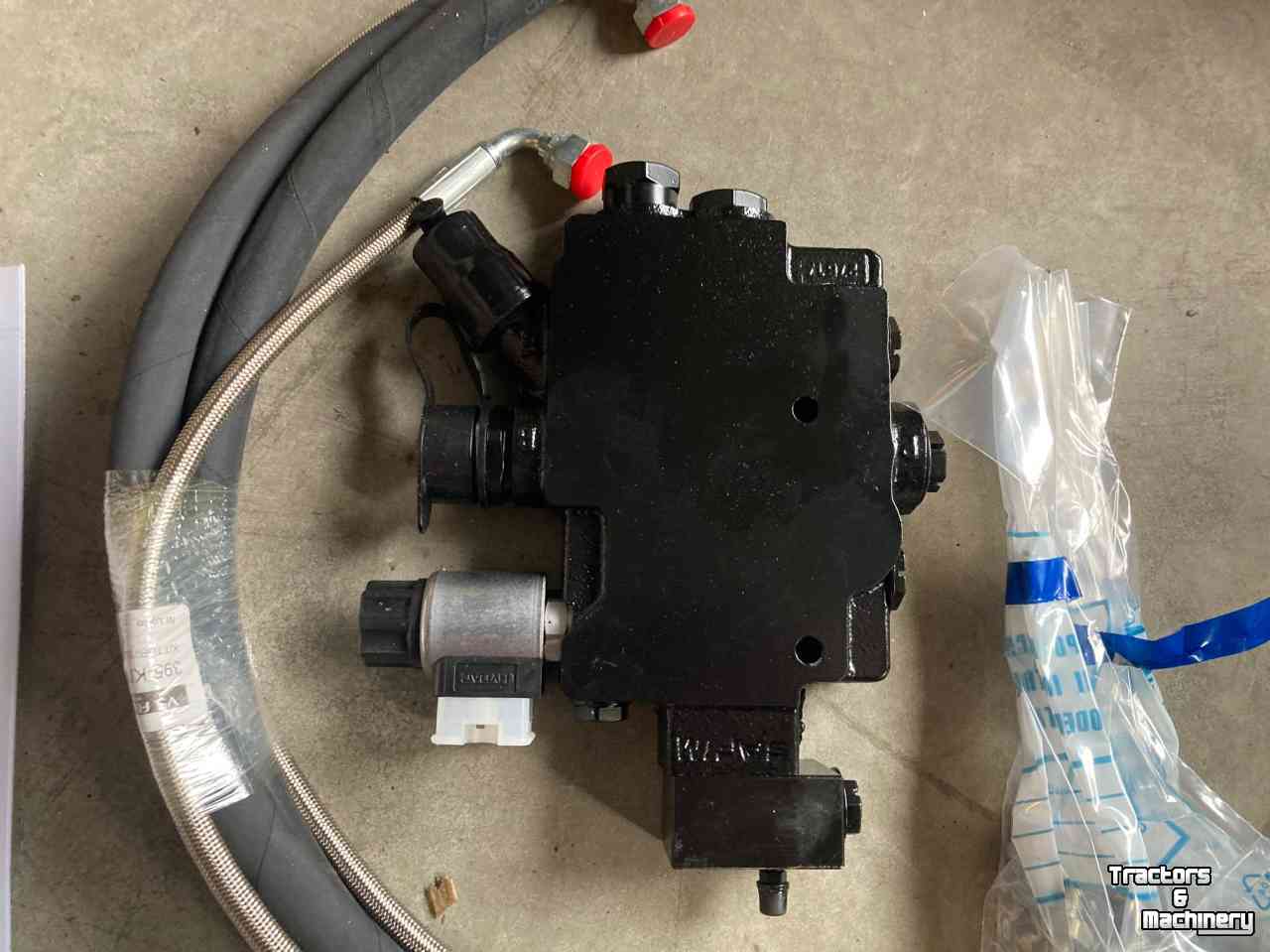 Diverse new spare-parts Kubota Hydraulisch aanhangwagen remventiel MGX serie