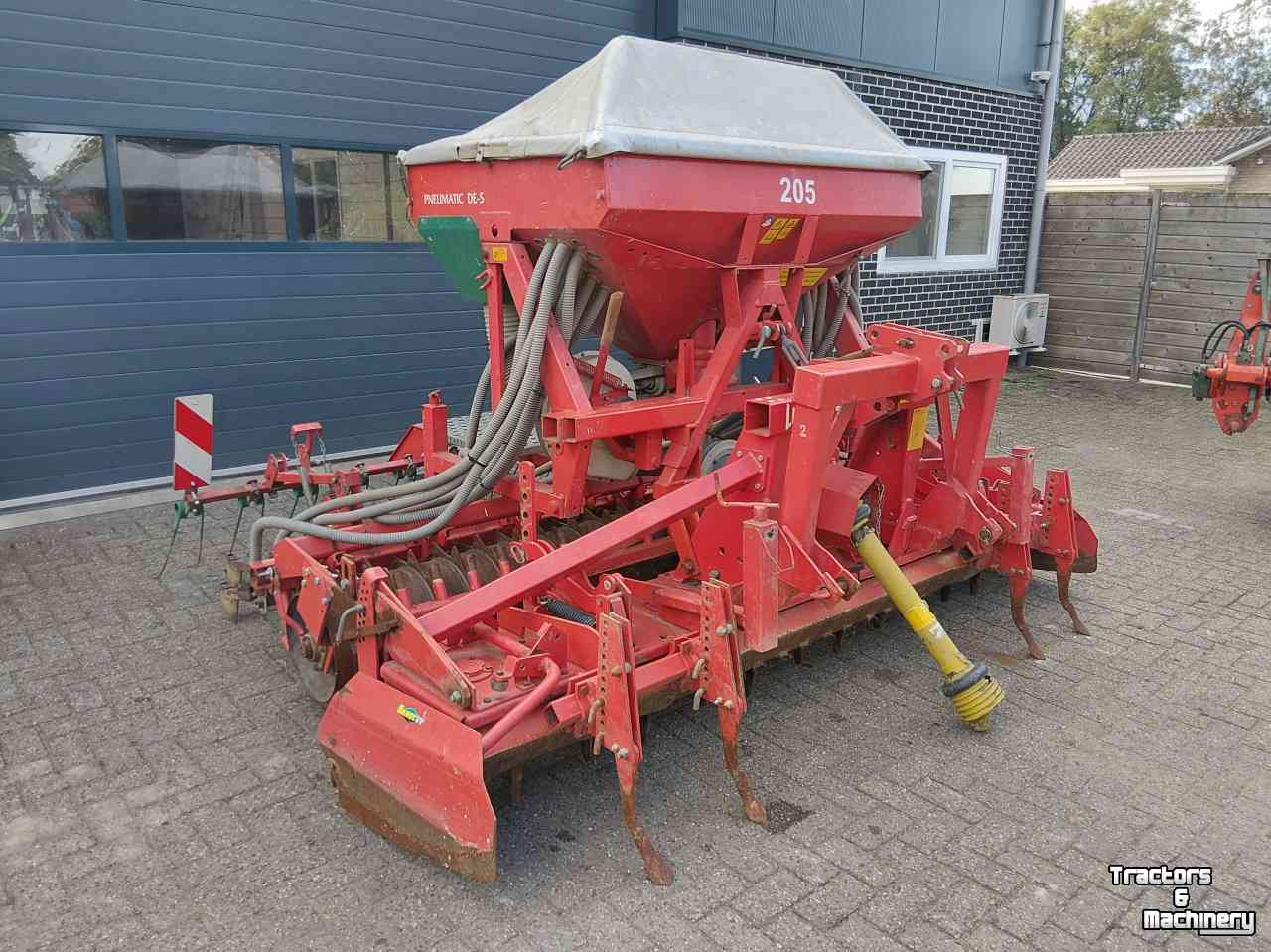 Seed Drill Combination Kverneland Pneumatic DE-S Zaaicombinatie  Met Lely Rotorkopeg