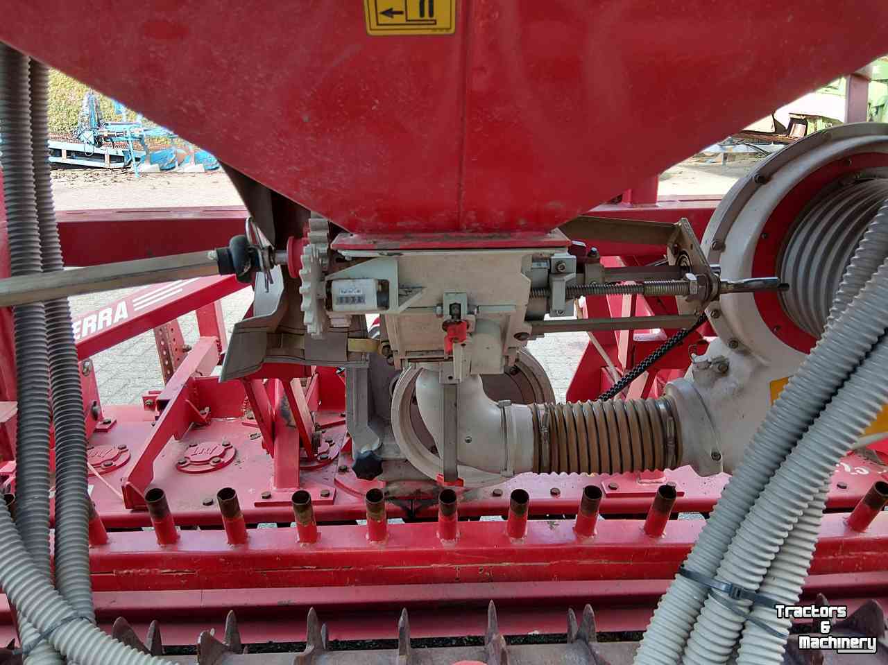 Seed Drill Combination Kverneland Pneumatic DE-S Zaaicombinatie  Met Lely Rotorkopeg