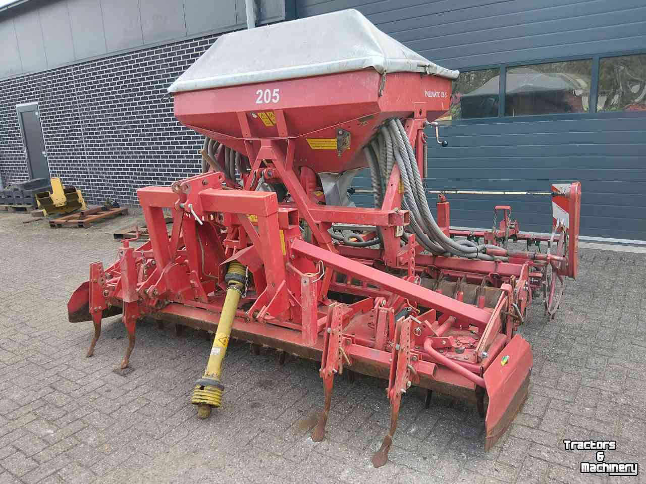 Seed Drill Combination Kverneland Pneumatic DE-S Zaaicombinatie  Met Lely Rotorkopeg