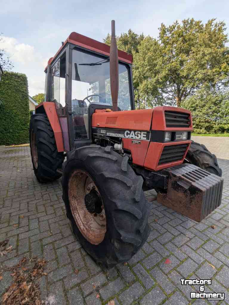 Tractor Case-IH 833