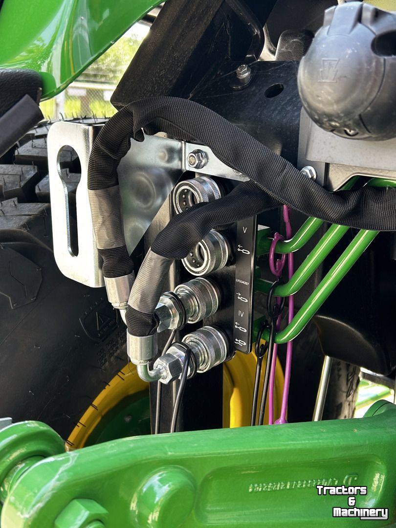 Small-track Tractor John Deere 4066R