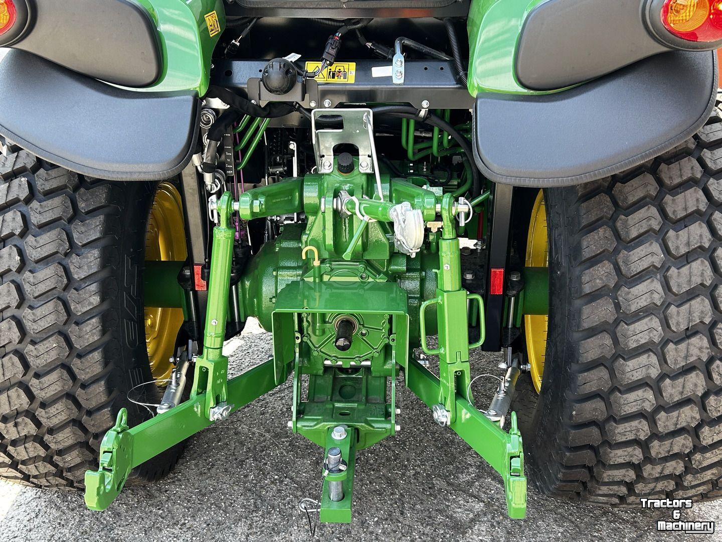 Small-track Tractor John Deere 4066R