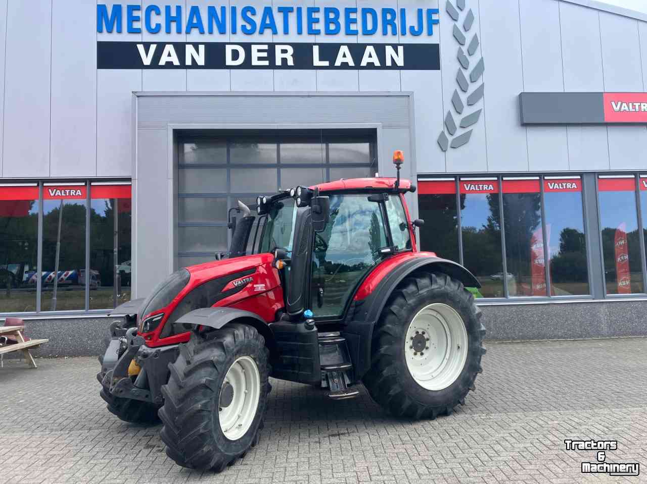 Tractor Valtra N134