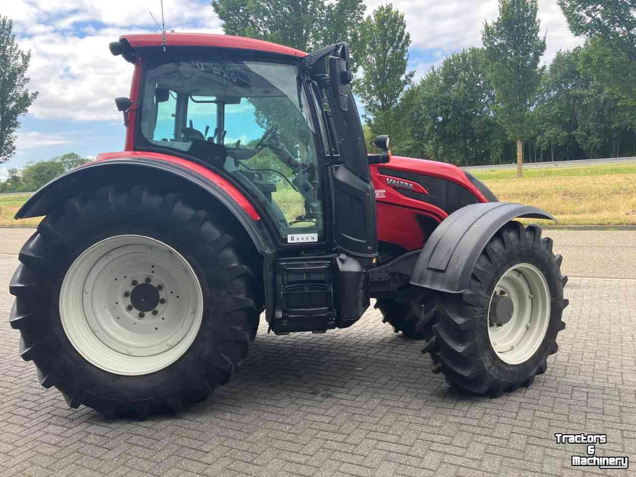 Tractor Valtra N134