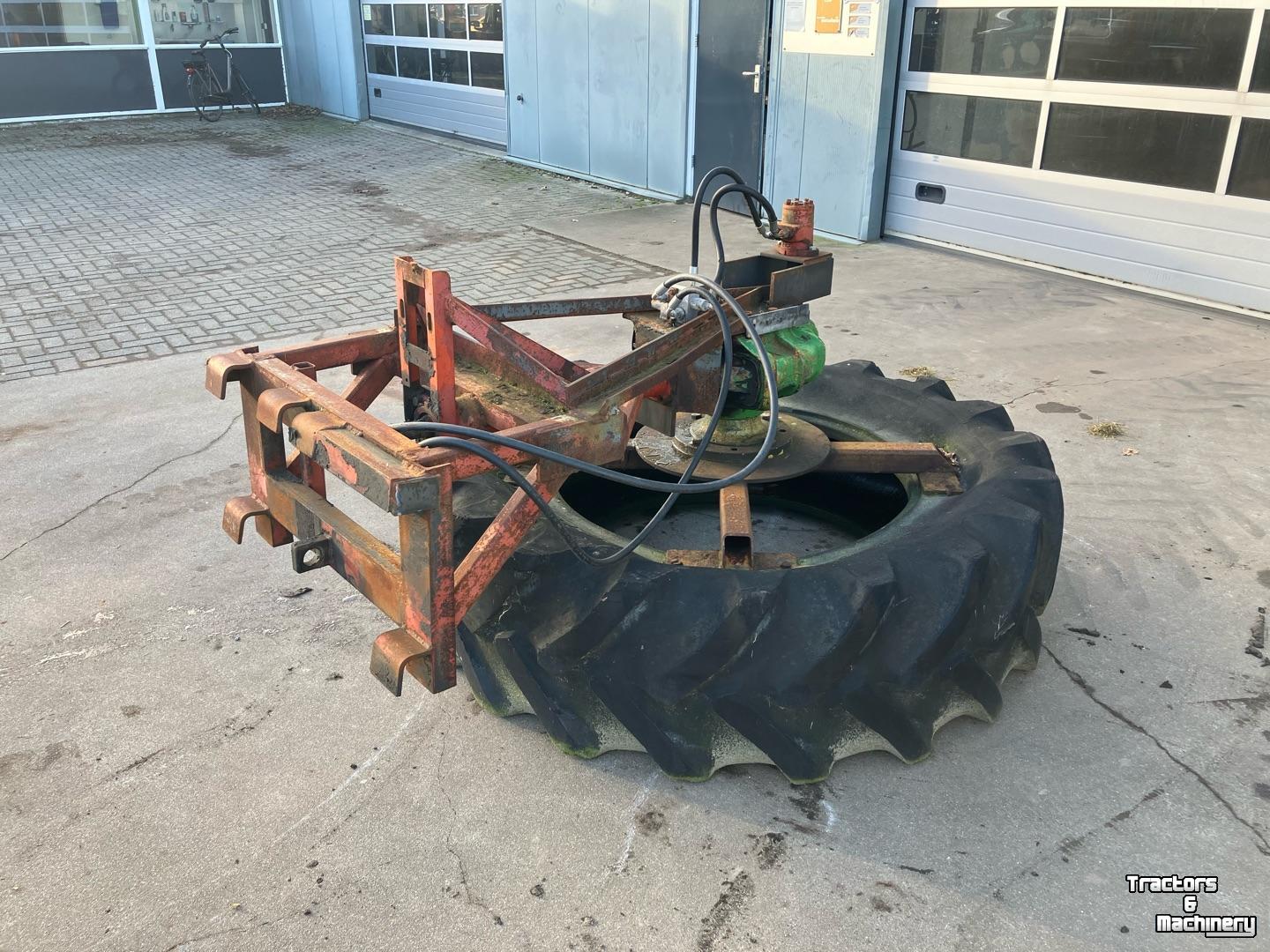 Feed sweeper wheel  Voerbandveger hydraulisch aangedreven