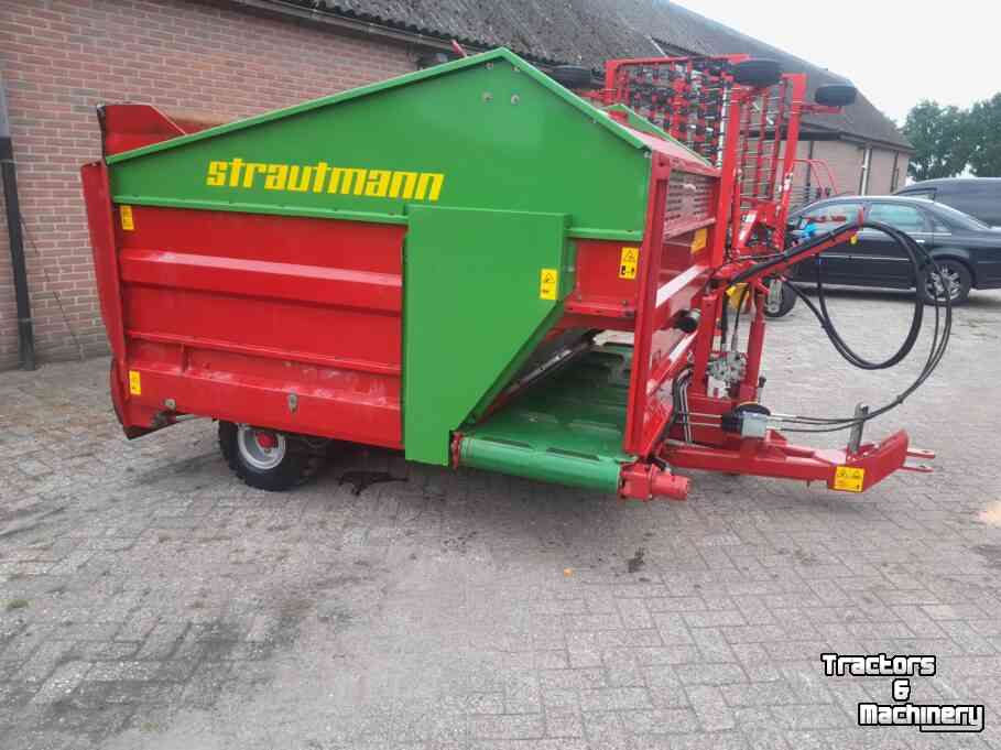 Silage-block distribution wagon Strautmann BVW Blokkenwagen
