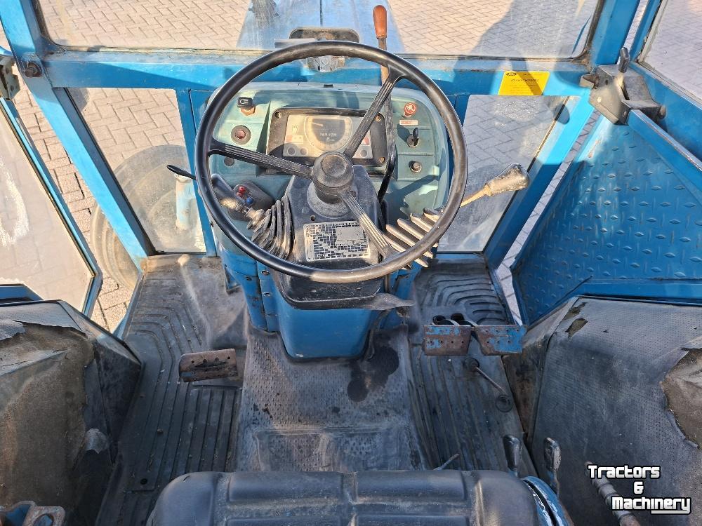 Tractor Ford 3910