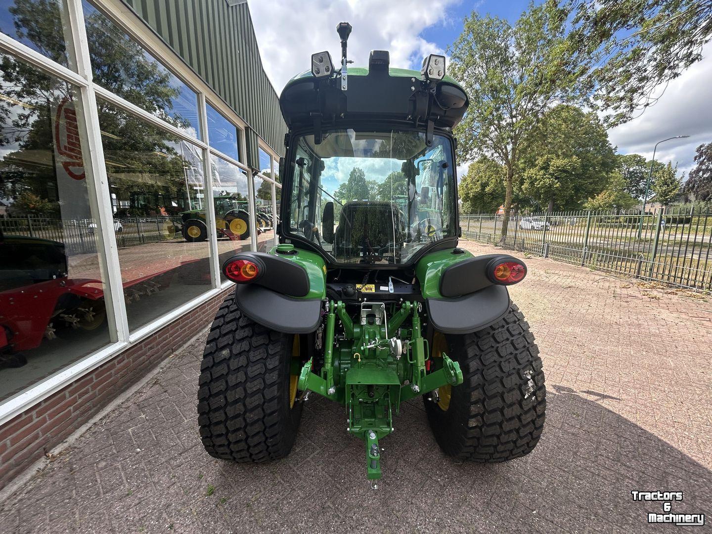 Small-track Tractor John Deere 4066R