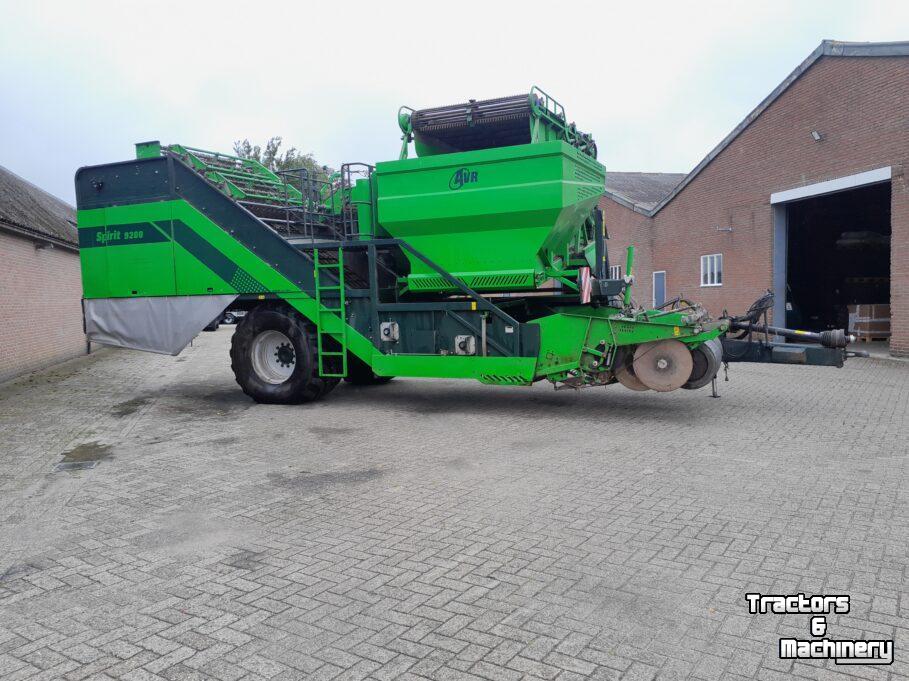 Potato harvester AVR Spirit 9200