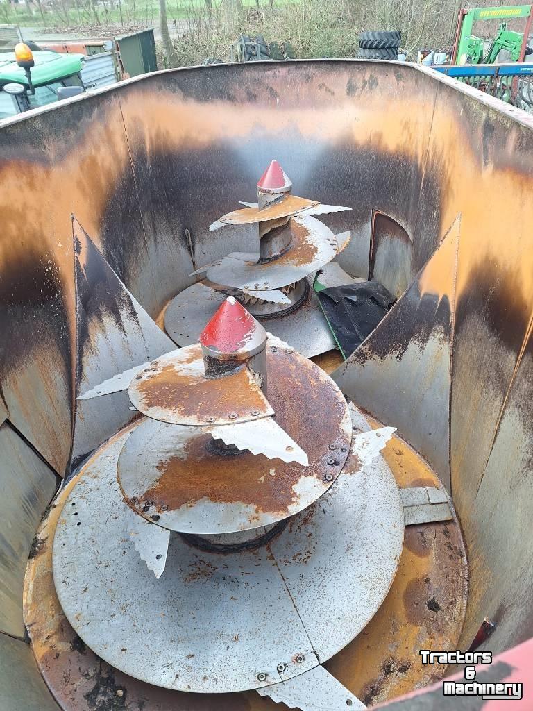 Vertical feed mixer Strautmann voermengwagen Vertimix 2000