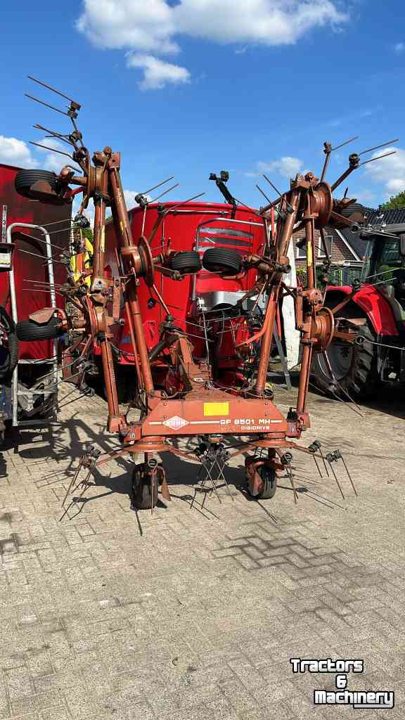 Tedder Kuhn GF 8501 MH Schudder Weidebouwmachines