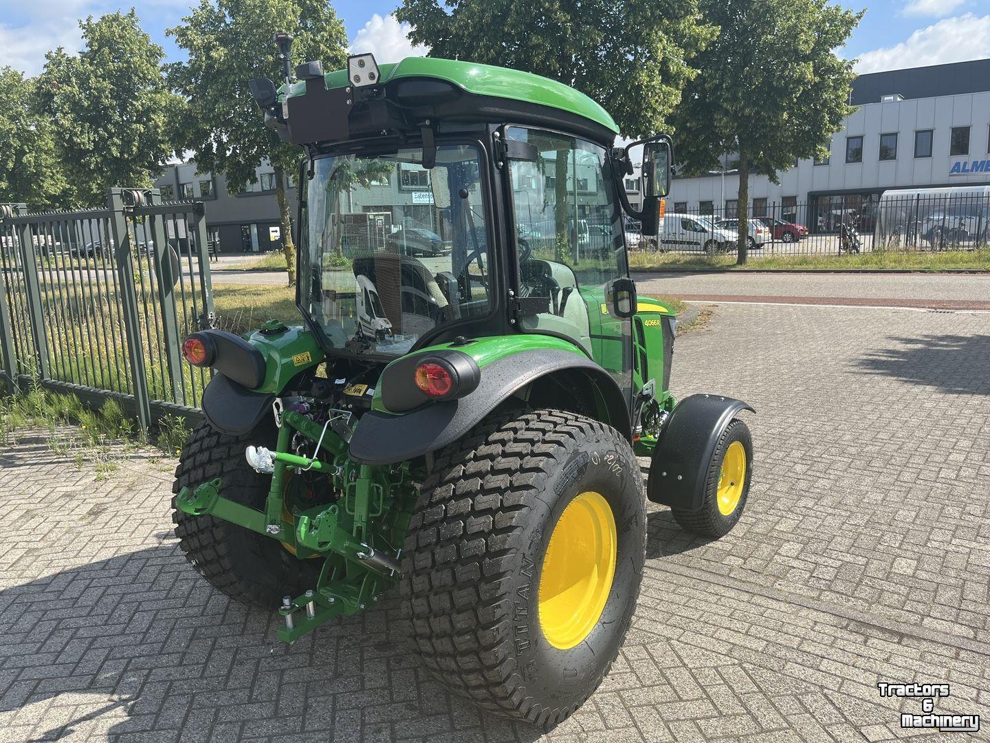 Small-track Tractor John Deere 4066R