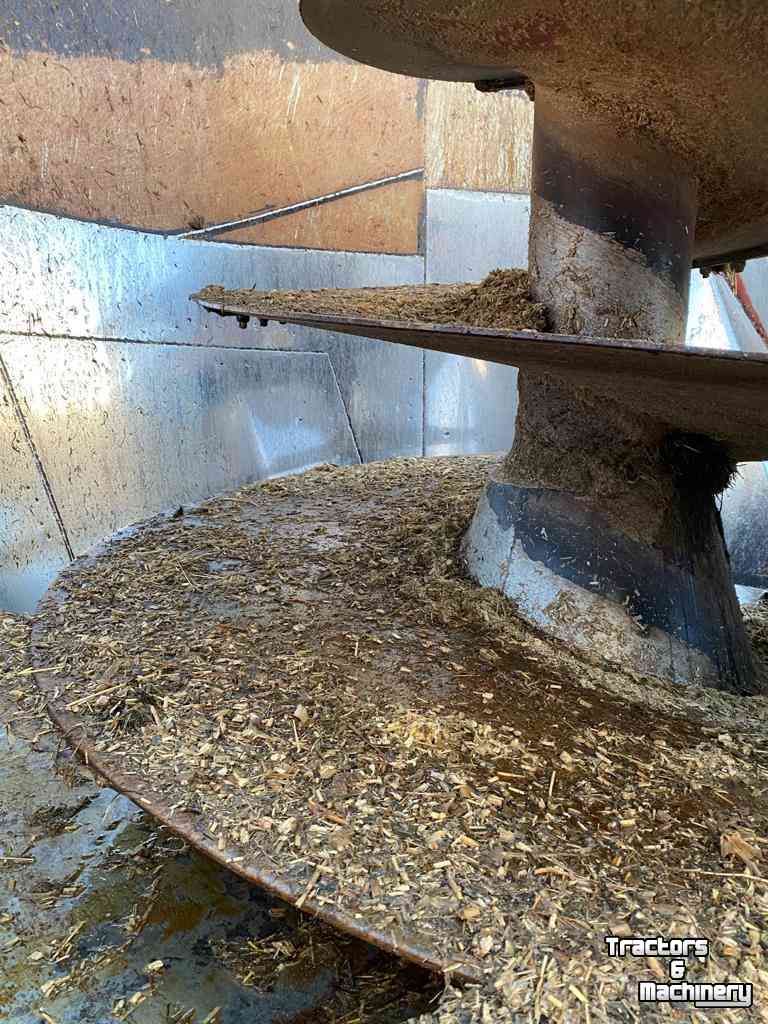 Self-propelled feed mixer RMH Mixellent 24