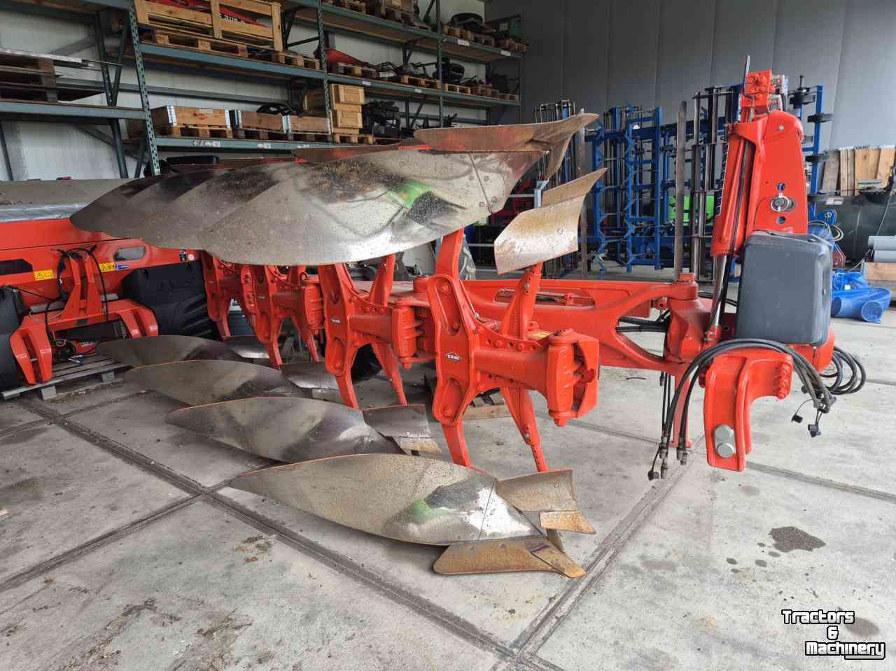 Ploughs Kuhn Vari-Master L 4E On-Land ploeg