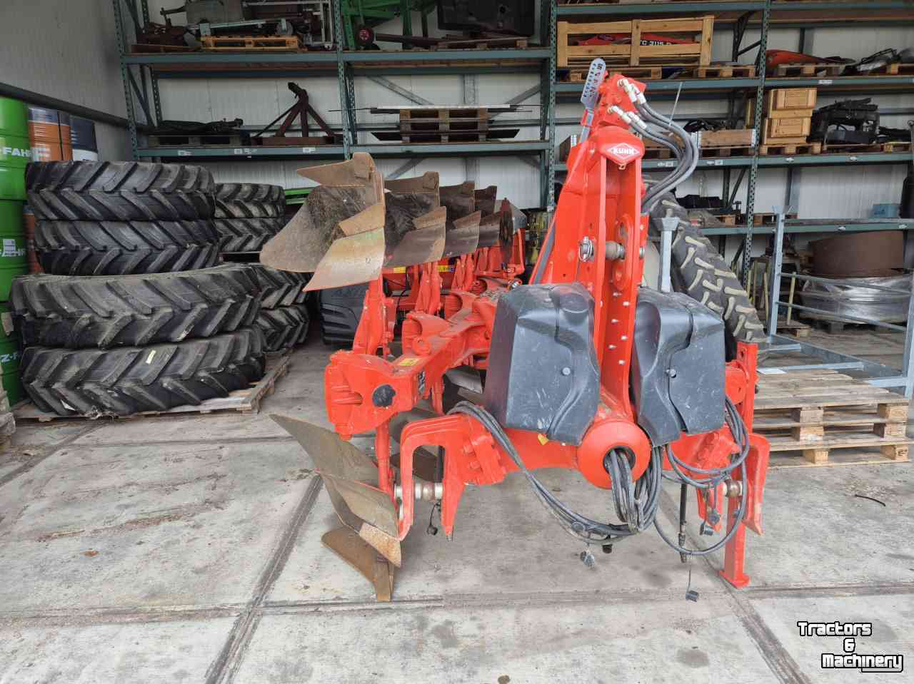 Ploughs Kuhn Vari-Master L 4E On-Land ploeg