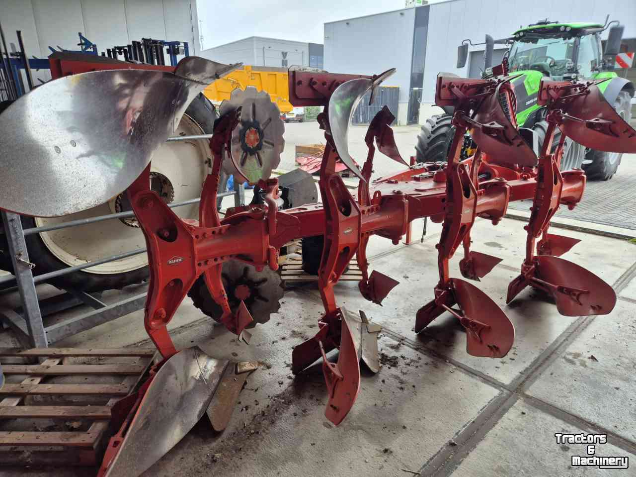 Ploughs Kuhn Vari-Master L 4E On-Land ploeg