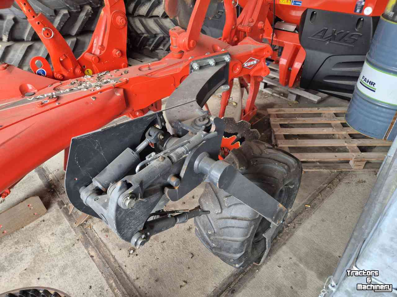 Ploughs Kuhn Vari-Master L 4E On-Land ploeg
