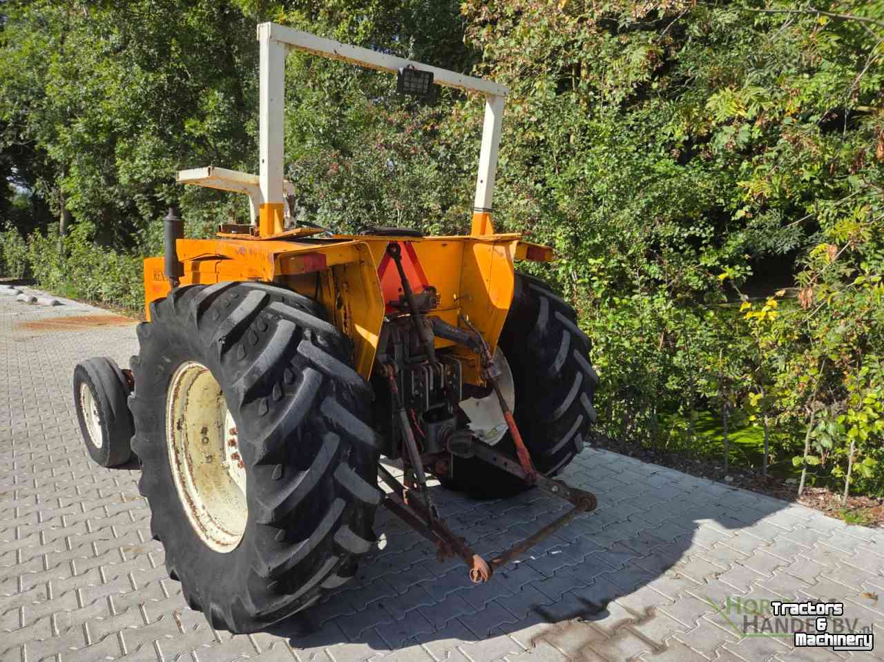 Tractor Renault 551