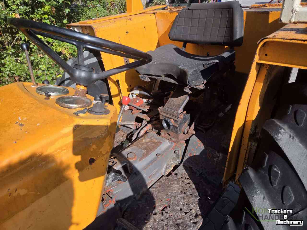 Tractor Renault 551