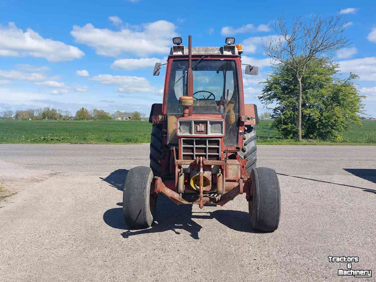 Tractors International 845XL